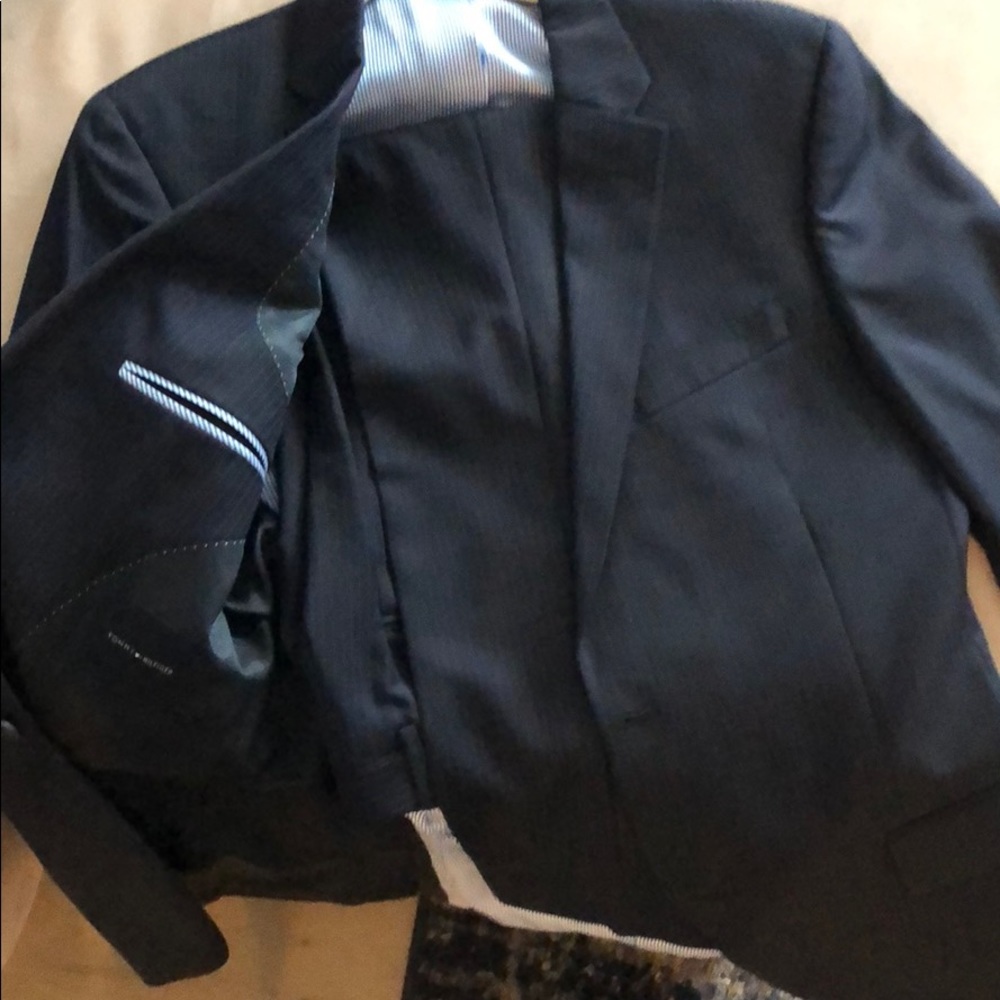 Tommy Hilfiger 40L navy pinstripe suit